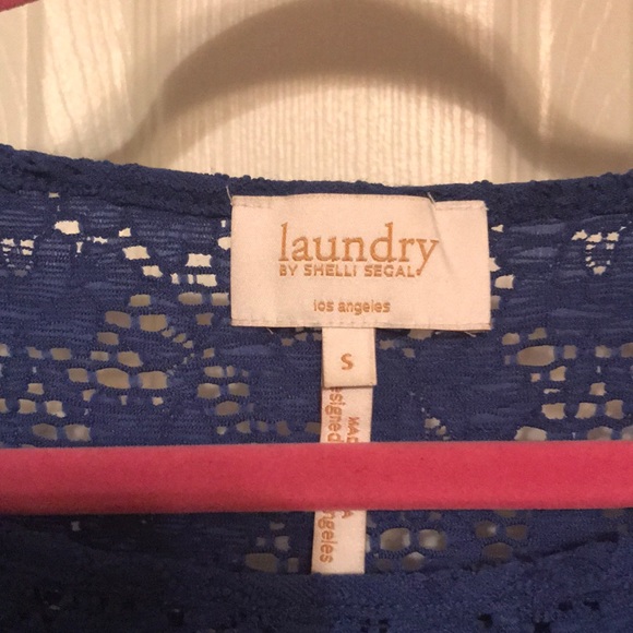 Lace patterned top - Picture 2 of 3